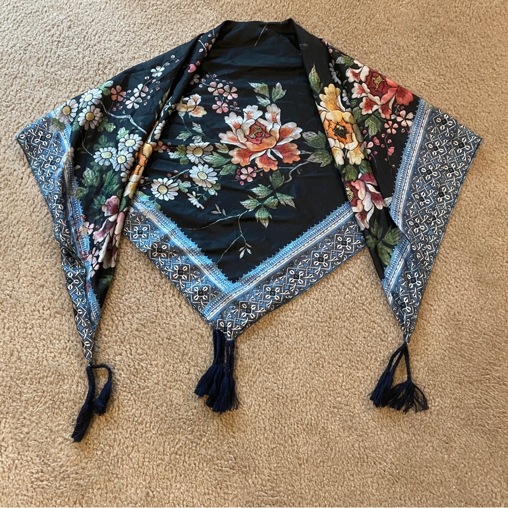 Johnny Was 100% Silk Johnny Was Floral Print Tassel Scarf 44" x 44" - Picture 2 of 8